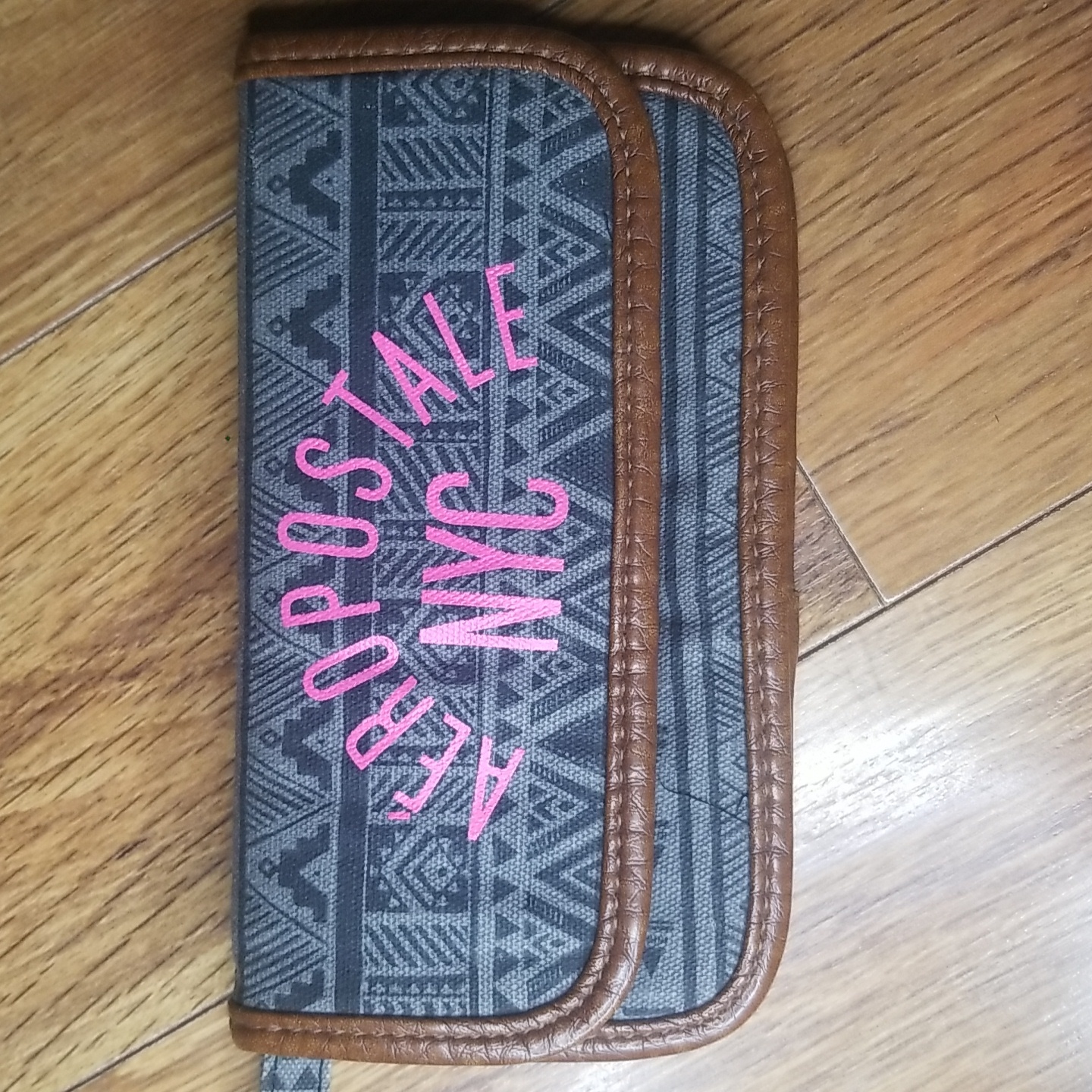 Aeropostale Nyc Wristlet-Gray/Pink
